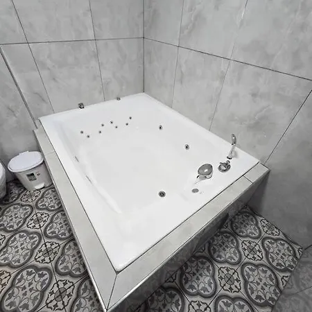 Ryo 23 דירת נופש עם ג'קוזי 2 דקות מטיילת בת ים Apartment Exterior photo