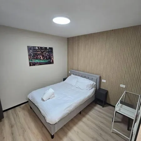 Ryo 23 דירת נופש עם ג'קוזי 2 דקות מטיילת בת ים Apartment Exterior photo