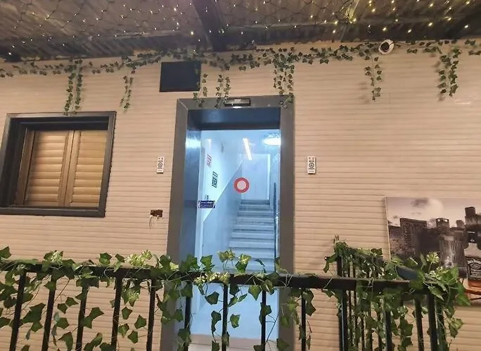 Ryo 23 דירת נופש עם ג\'קוזי 2 דקות מטיילת בת ים