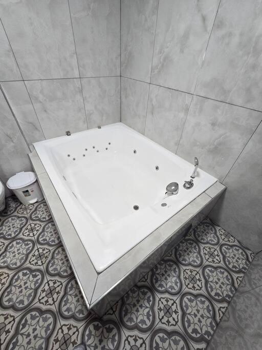 Apartment Ryo 23 דירת נופש עם ג'קוזי 2 דקות מטיילת *